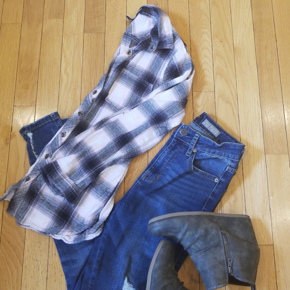 Polly & Esther Tops - ⭐Cute flannel shirt!